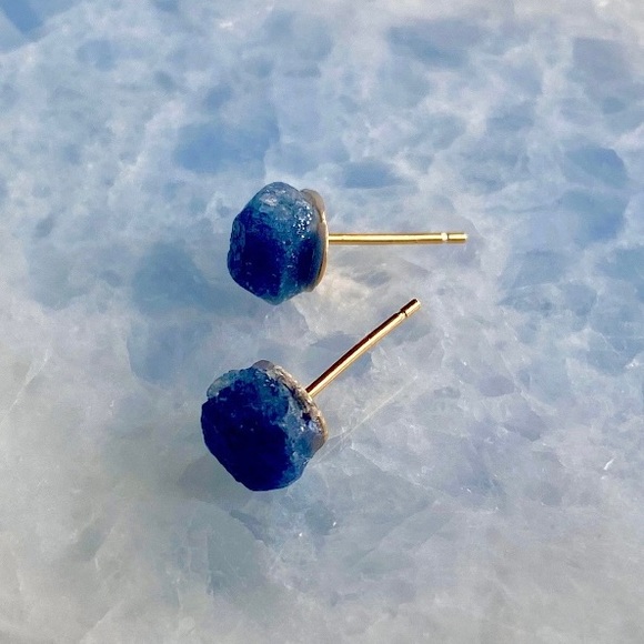 🆕 Raw Sapphire Crystal Stud Gemstone Earrings - Picture 7 of 7